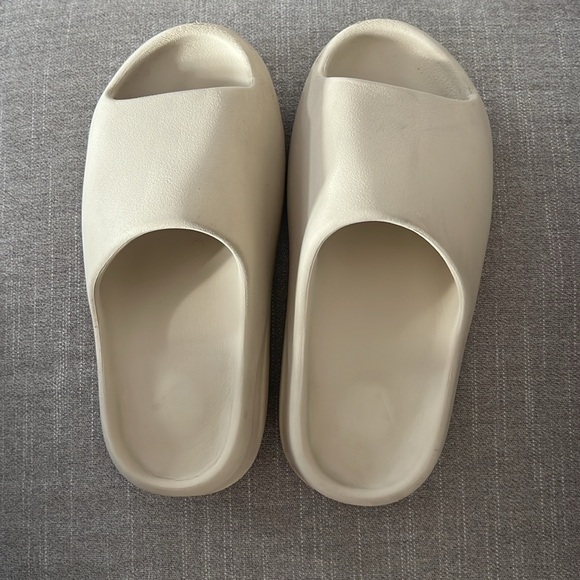 COPY - Adidas Yeezy Slide- Mens 7-7.5 - Picture 1 of 5